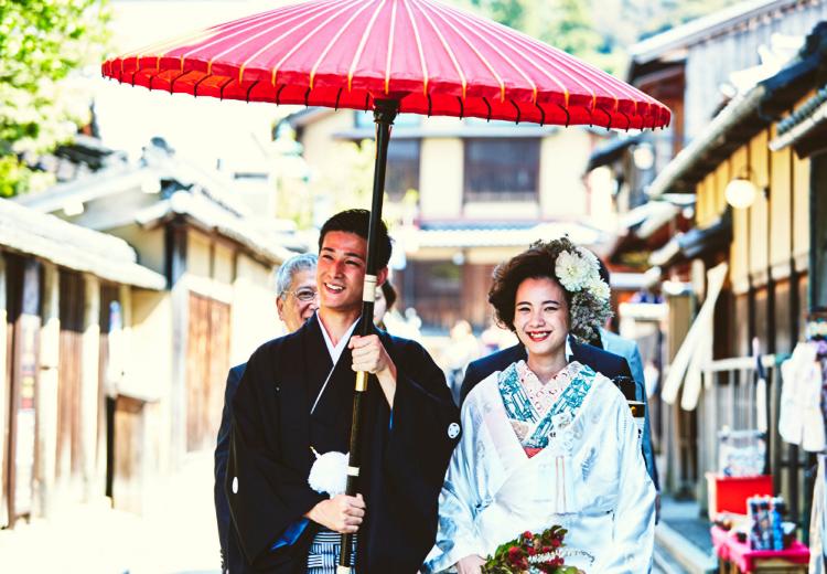 京都祝言 SHU：GEN。挙式会場。京都ならではの景色が広がる東山で、雅やかな花嫁行列が実現
