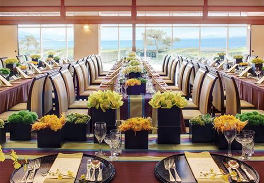 琵琶湖ホテル。披露宴会場。畳にテーブルを設えた『琵琶湖』は和装にも洋装にもマッチします