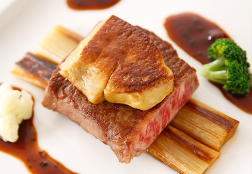 ホテルニューオウミ。料理。芳醇な近江牛にフォアグラとトリュフを添えた贅沢な逸品