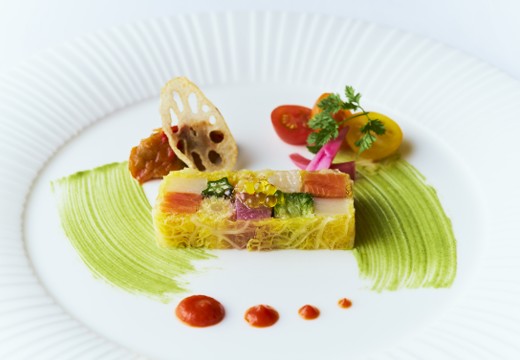 琵琶湖マリオットホテル。料理。独自のスタイルで一皿ごとに新鮮な驚きを届ける料理の数々
