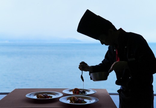 琵琶湖マリオットホテル。料理。シェフのこだわりが詰まった婚礼料理がテーブルを彩ります