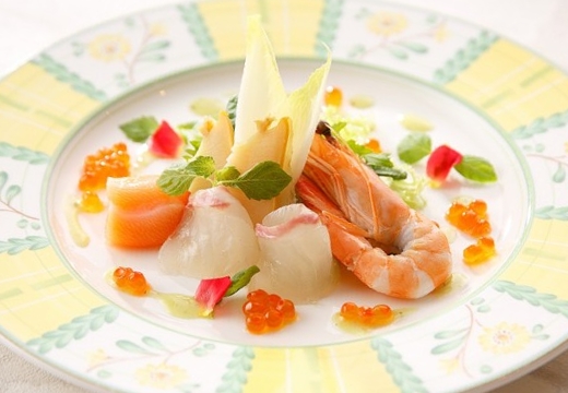 八日市ロイヤルホテル。料理。華やかな盛り付けの料理はお祝いの席にぴったりです