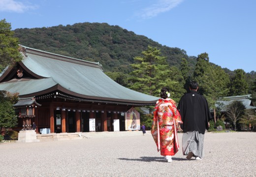 橿原オークホテル。披露宴会場。48名まで収容可能な『橿原神宮 文華殿』は格式高い雰囲気