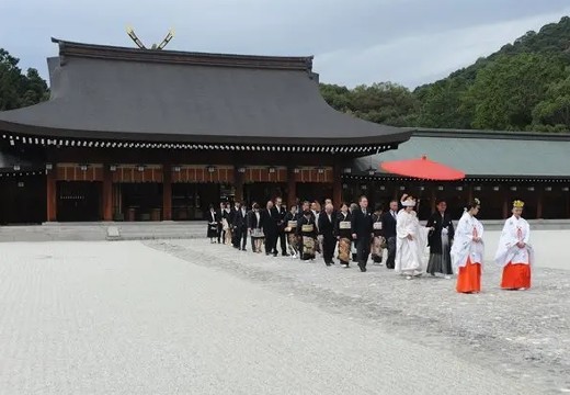 橿原オークホテル。挙式会場。移動までも厳かな雰囲気に溢れるのも神前挙式の魅力のひとつ