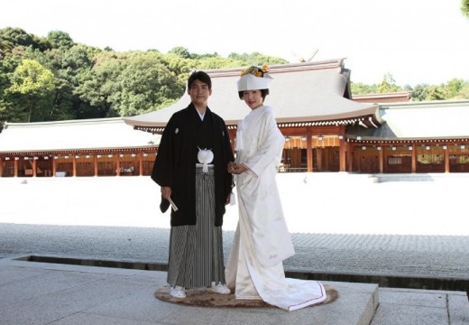 橿原オークホテル。挙式会場。神社での挙式ならではの美しい背景で撮るロケーションフォト