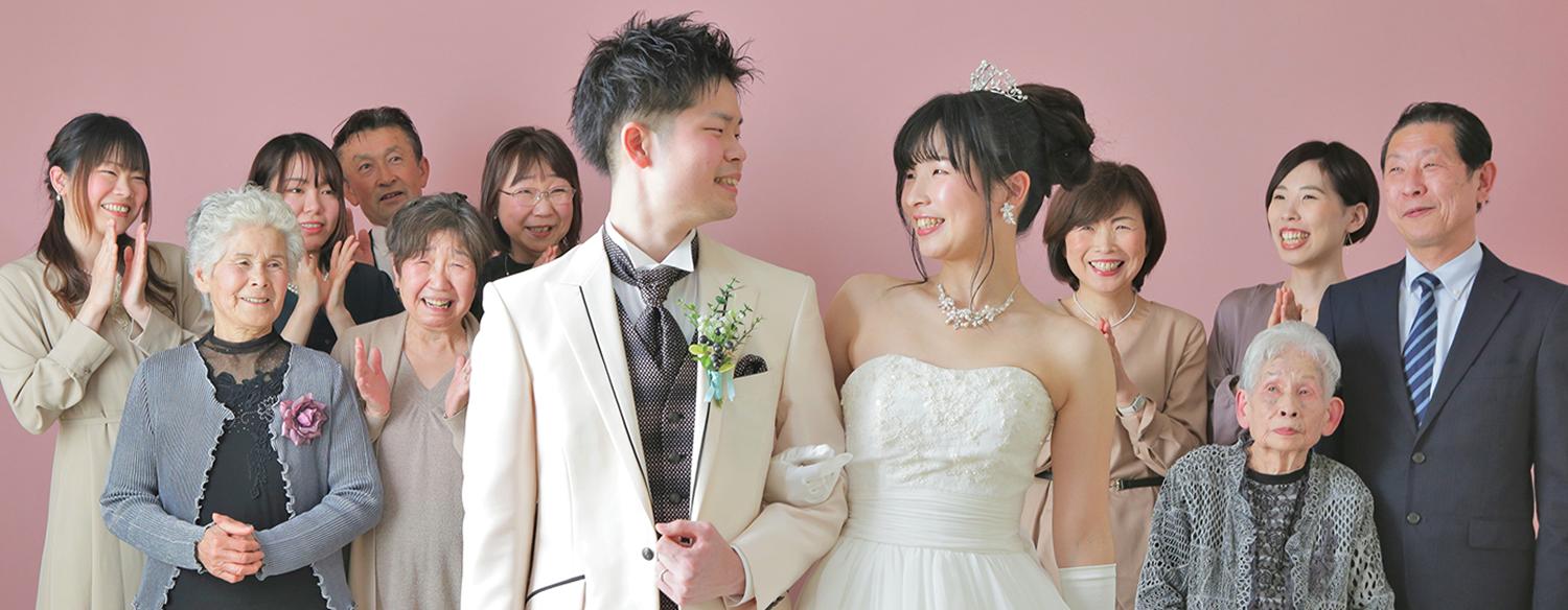 チャペルクレール。演出・小物。結婚式当日に家族や親族との写真撮影が可能。子供用のドレスやタキシードなどもレンタルできます