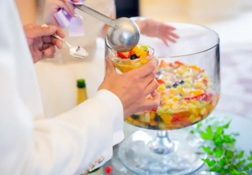 ハルヒウエディング。料理。演出としても人気な『フレッシュフルーツのフルーツポンチ』