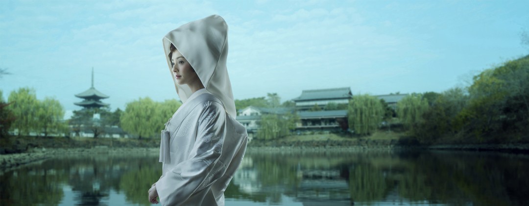 The KIKUSUIRO narapark(菊水楼)。演出・小物。悠久の歴史を刻む古都のロケーションに清楚な白無垢が美しく映えます。前撮りも楽しめるフォトジェニックなポイントが揃います