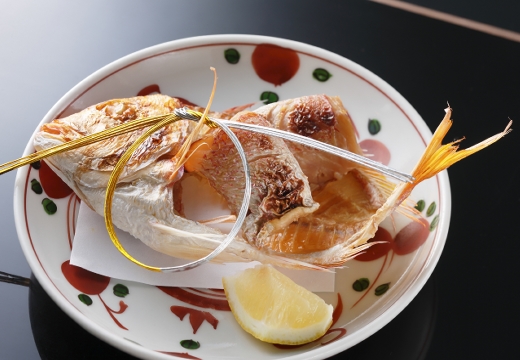 The KIKUSUIRO narapark（菊水楼）。料理。ハレの日にふさわしい鯛など、おめでたい食材も使用