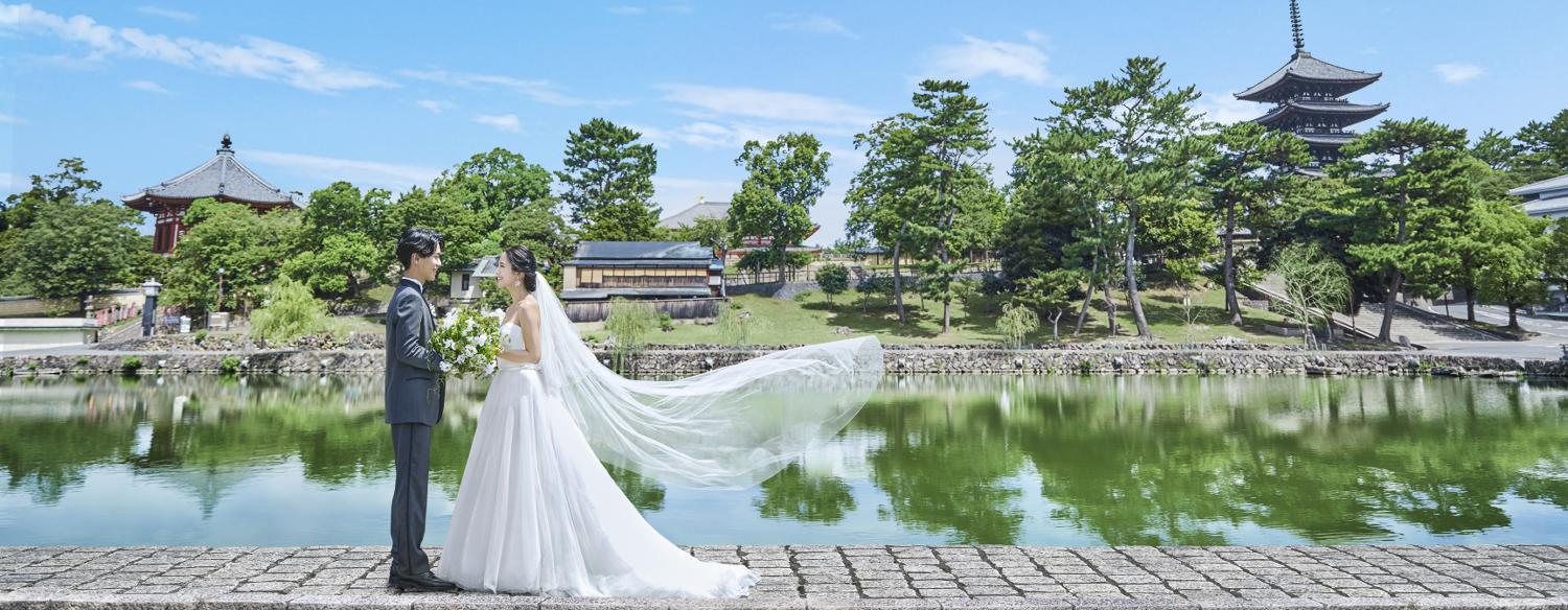 KOTOWA 奈良公園 Premium View(コトワ 奈良公園 プレミアム ビュー)。演出・小物。五重塔を背景にした写真や、猿沢池、奈良公園でのロケーション撮影も人気。思い出に残る一枚を残せます