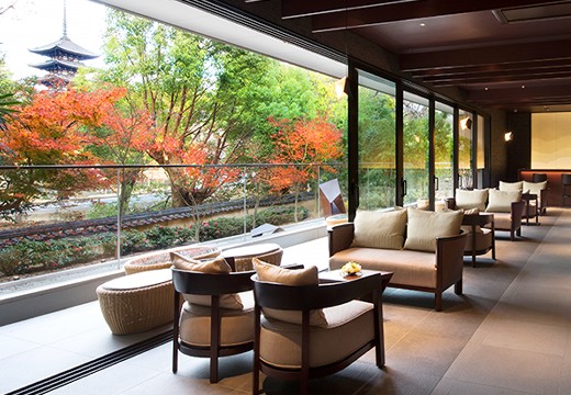 KOTOWA 奈良公園 Premium View（コトワ 奈良公園 プレミアム ビュー）。披露宴会場。四季折々の美しい景色を借景に寛いで過ごせるゲストラウンジ