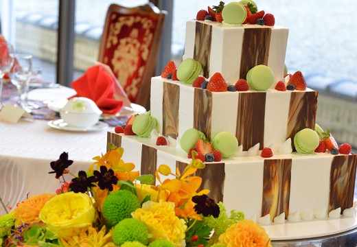 ホテル リガーレ春日野。料理。結婚式の華であるウェディングケーキもオリジナルで作れます