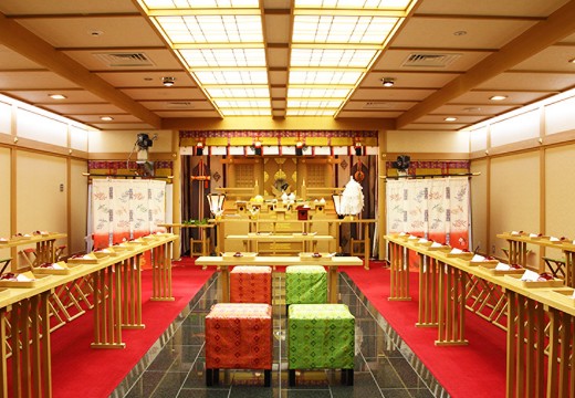 ホテル リガーレ春日野。挙式会場。本格的な神前式を行うことができる神殿は最大50名収容