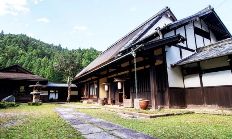 大和棟古民家JINYA(大和棟古民家陣屋)。アクセス・ロケーション。一棟貸切での宿泊も可能。大切な人たちとゆったりとした時間を過ごせます