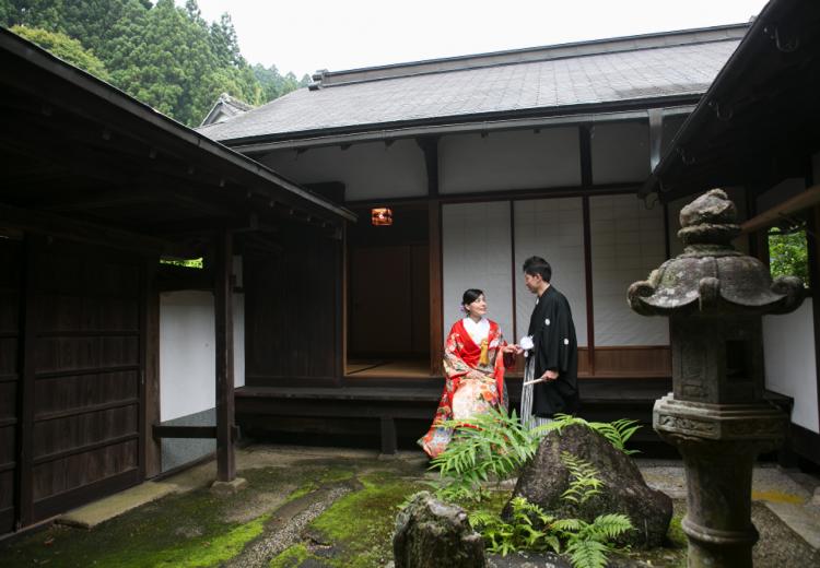 大和棟古民家JINYA(大和棟古民家陣屋)。挙式や披露宴は敷地内のお気に入りの場所で行えます