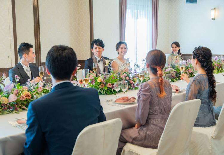 ホテルアバローム紀の国。披露宴会場。少人数婚に最適なガーデン付きの会場『スズラン』