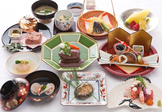 倉敷アイビースクエア。料理。アワビやハマグリなど縁起の良い食材もふんだんに用いた日本料理
