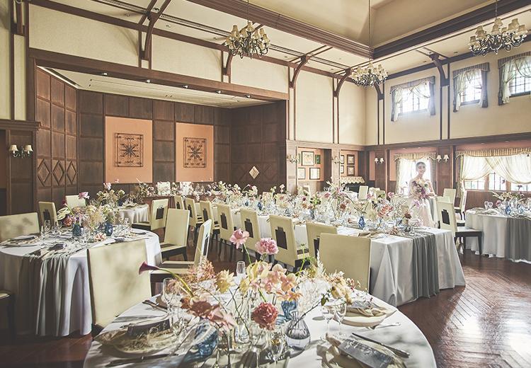 プリムローズ（FIVESTAR WEDDING）。披露宴会場。100名までの『リベルテ』はイングリッシュガーデンを併設