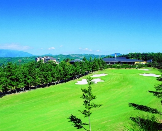 ホテル作州武蔵。アクセス・ロケーション。広大なゴルフコースが隣接する森の中のリゾートホテル