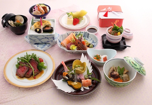 後楽園 四季彩。料理。希望に合わせて3つのコースからセレクトできる会席料理
