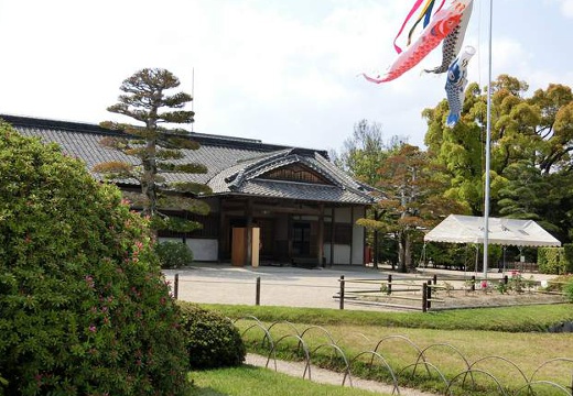 後楽園 四季彩。披露宴会場。前庭での写真撮影も楽しめる『鶴鳴館』は、80名まで着席可能