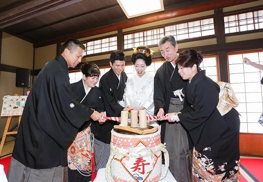 後楽園 四季彩。披露宴会場。和の結婚式にぴったりの鏡開きの演出も楽しめます