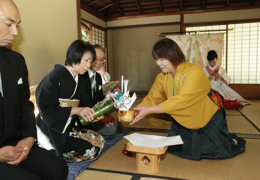 後楽園 四季彩。挙式会場。過去、現在、未来への感謝と願いが込められた「誓杯の儀」