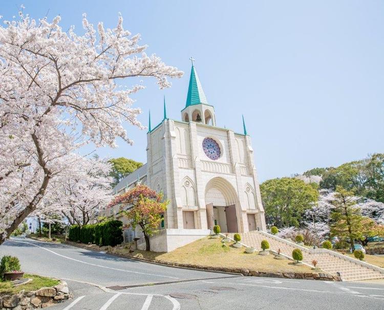 岡山国際ホテル。アクセス・ロケーション。爽やかな緑に囲まれた場所で、落ち着きのある時間を過ごせます