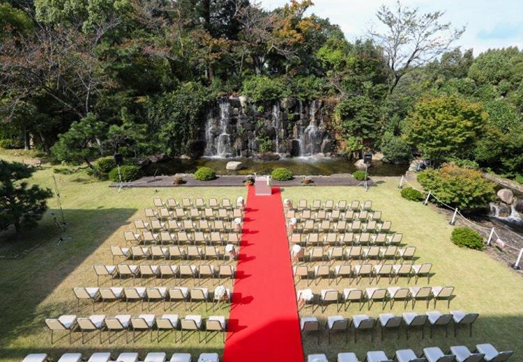 岡山国際ホテル。挙式会場。四季の美景に彩られた開放的なガーデンで人前式も可能