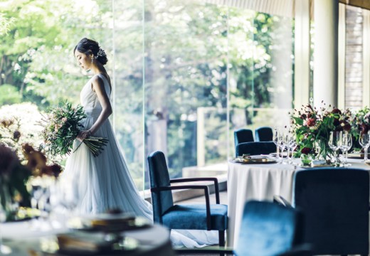 三瀧荘。披露宴会場。やわらかな陽光に包まれた花嫁は、うっとりするほどの美しさです