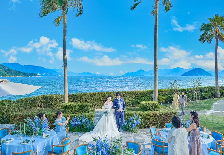 グランドプリンスホテル広島。挙式会場。リゾート地のような雰囲気のガーデンチャペル『バイ ザ シー』