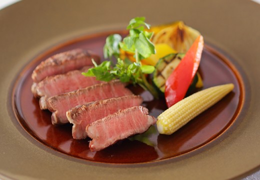 フォレストヒルズガーデン（広島エアポートホテル）。料理。柔らかな食感と芳醇な味わいを堪能できる肉料理
