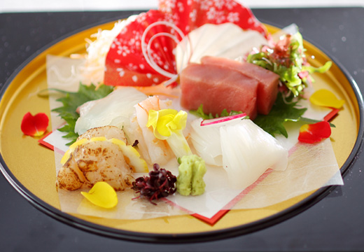 フォレストヒルズガーデン（広島エアポートホテル）。料理。地元の新鮮な刺身が味わえるのも和洋折衷料理の魅力です