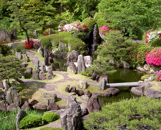 半べえ庭園。アクセス・ロケーション。季節の花に包まれた庭園を有する料亭を舞台にした優雅な一日