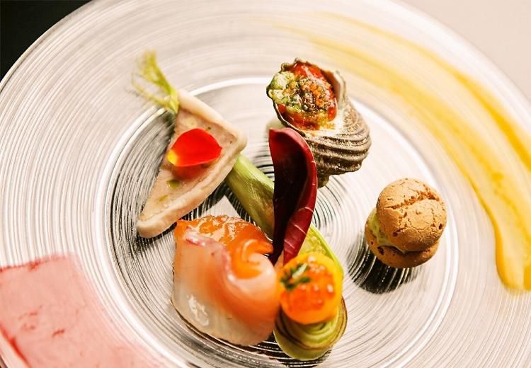 W the Bride’s Suite(ダブリュー ザ ブライズ スイート)。料理。色とりどりの食材を使用した見た目も美しいオードブル