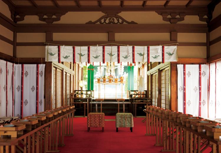 鶴羽根神社 二葉。挙式会場。最大70名のゲストに見守られて本格的な神前式が実現