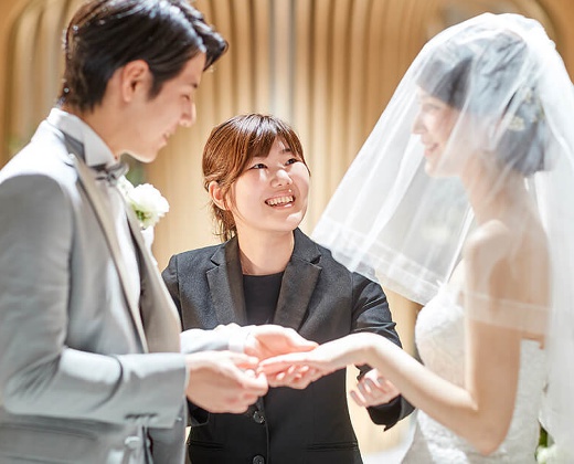 小さな結婚式 広島店。スタッフ。経験豊富なプランナーに何でも気軽に相談できます