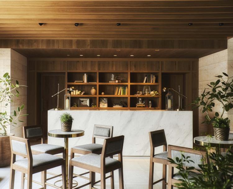 ルクリアモーレ広島。アクセス・ロケーション。クロークやカウンターを備えたおしゃれな雰囲気のロビー