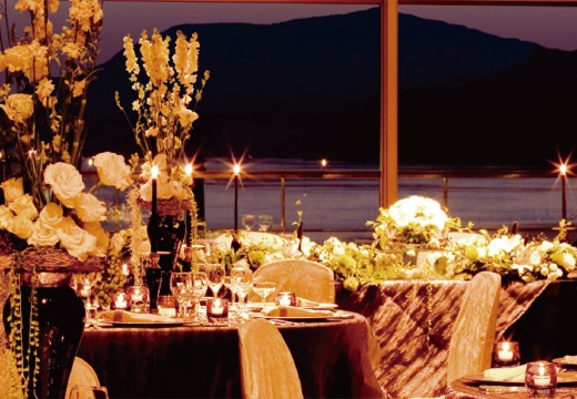 ホテルサンルート徳山。披露宴会場。海を眺めながらのロマンチックなナイトウェディングも素敵です