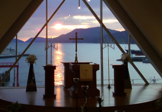 ホテルサンルート徳山。挙式会場。海に沈む夕日が、ロマンチックな雰囲気を演出します