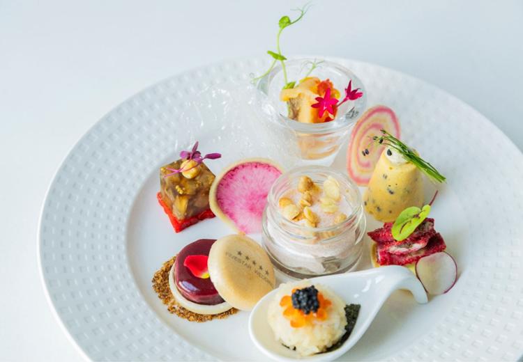 ノートルダム宇部(FIVESTAR WEDDING)。料理。思わずカメラを向けたくなるほどの美しい盛り付けにも注目