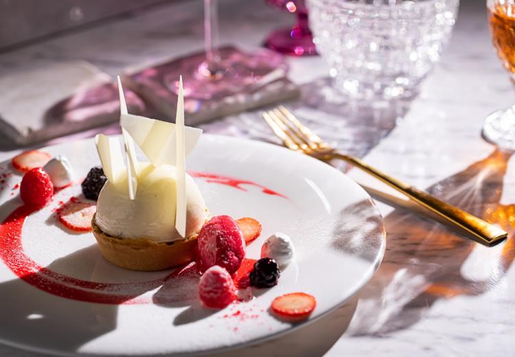 ノートルダム宇部(FIVESTAR WEDDING)。料理。見た目がかわいらしいデザートもゲストに人気です