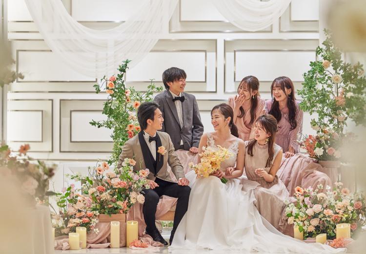 ノートルダム宇部(FIVESTAR WEDDING)。披露宴会場。県内最大級の最大180名まで収容可能な広さも魅力です