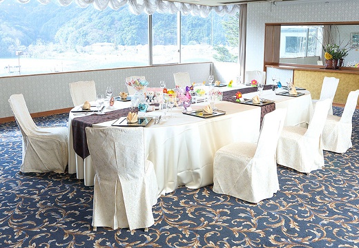岩国国際観光ホテル。披露宴会場。シンプルなデザインの『蘭』は、少人数の食事会などに最適です