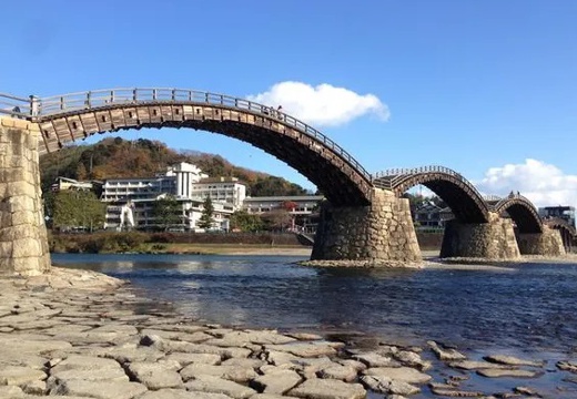 岩国国際観光ホテル。山口を代表する観光地『錦帯橋』から徒歩3分のロケーション