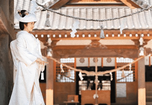 岩国国際観光ホテル。挙式会場。地域の人々から信仰を集めてきた神社で執り行う神前式