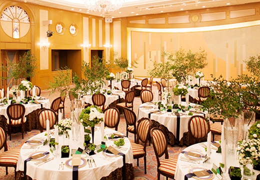 防府グランドホテル（FIVESTAR WEDDING）。披露宴会場。『ローザ』は最大250名まで着席可能な広さも魅力