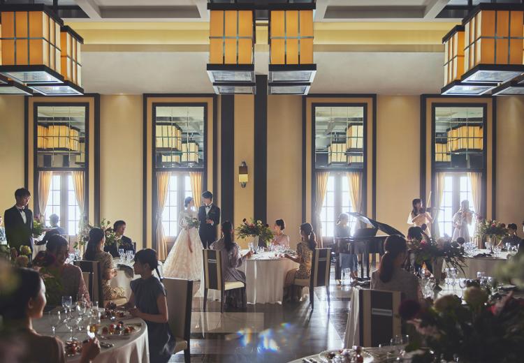 ノートルダム周南(FIVESTAR WEDDING)。披露宴会場。最大140名まで着席できる、広々とした披露宴会場『モデルノ』