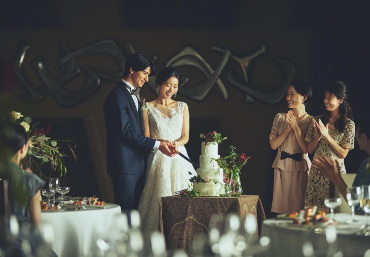 ノートルダム周南(FIVESTAR WEDDING)。披露宴会場。ゲストと快適な距離感でパーティーを楽しめます