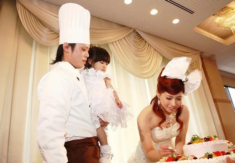 ナチュラルグリーンパークホテル(Natural Green Park Hotel)。上質感漂うホテルの広間でふたりらしいパーティー